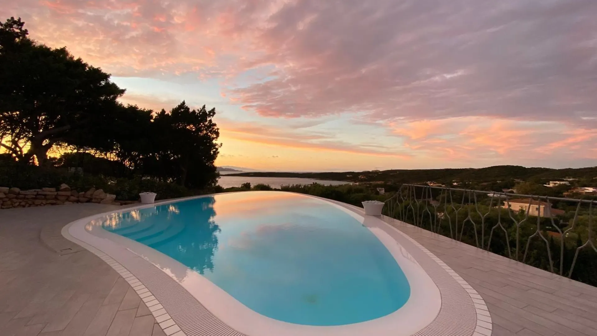 Appartamento Deluxe In Villa Rene Liscia di Vacca Italië